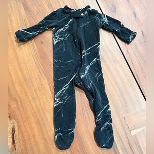 Baby Breez 0-3 black marble zip footie